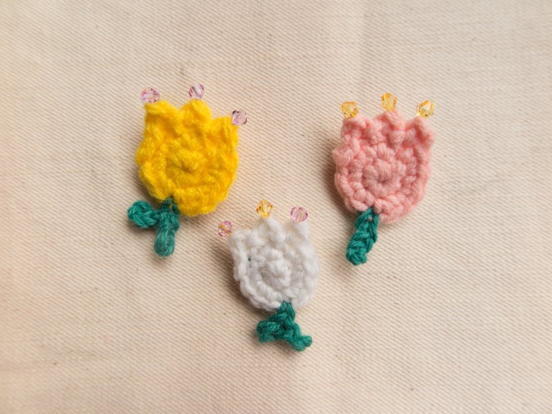 Crochet tulip badge - เข็มกลัด - ผ้าฝ้าย/ผ้าลินิน สึชมพู