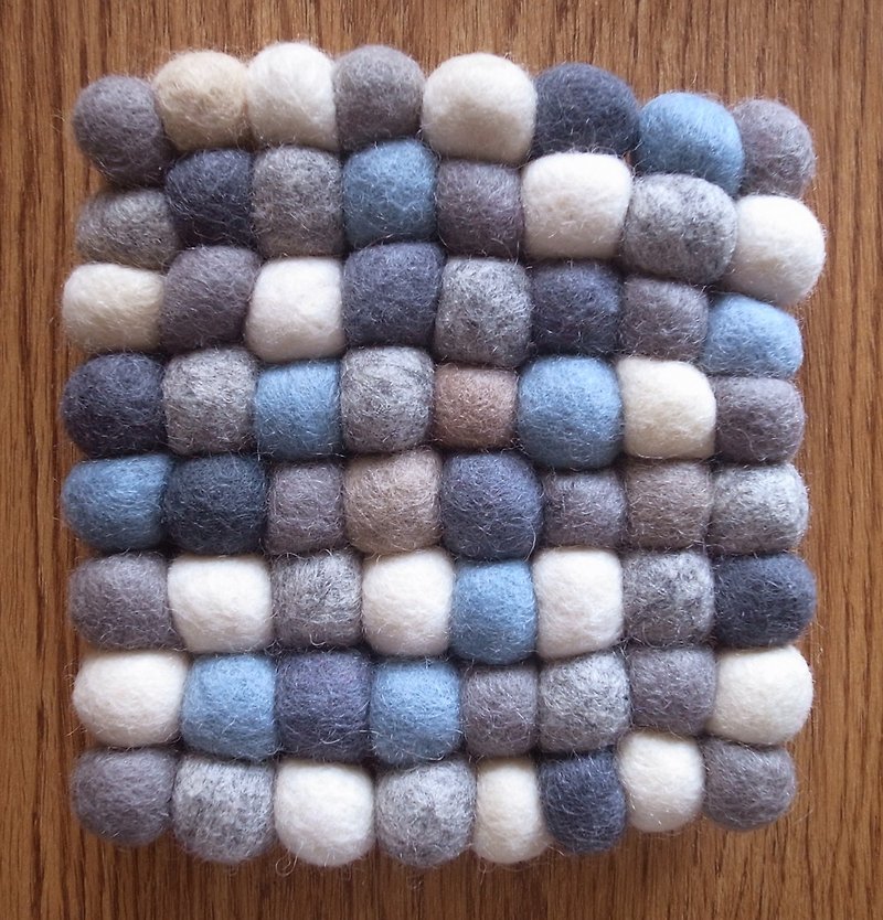 羊毛は、手作りの断熱パッドプレースマットポットパッドティーポット正方形15センチメートル灰色の青いボールを感じた - ランチョンマット - ウール グレー