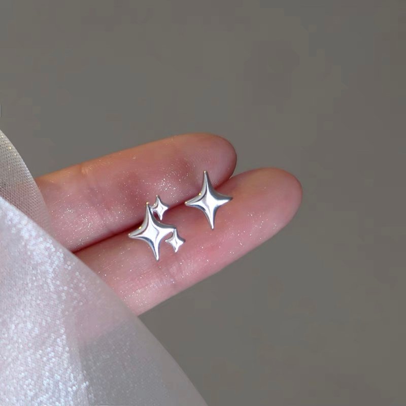 925純銀 雙閃亮 星星 不對稱造型耳環 禮物 - 耳環/耳夾/耳骨夾 - 純銀 銀色