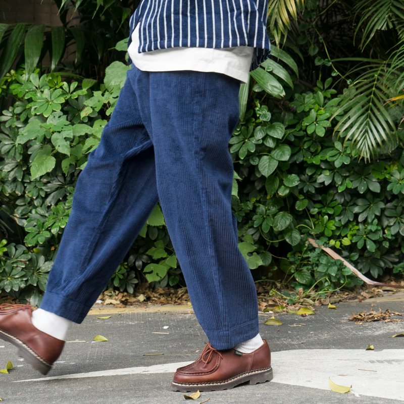 日系搭配 秋冬寬松設計 錐形燈芯絨褲 wide cut corduroy pants - 男長褲/休閒褲 - 棉．麻 藍色