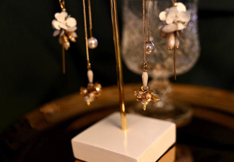 Pearl ear buckle ㄧ right - ต่างหู - วัสดุอื่นๆ ขาว