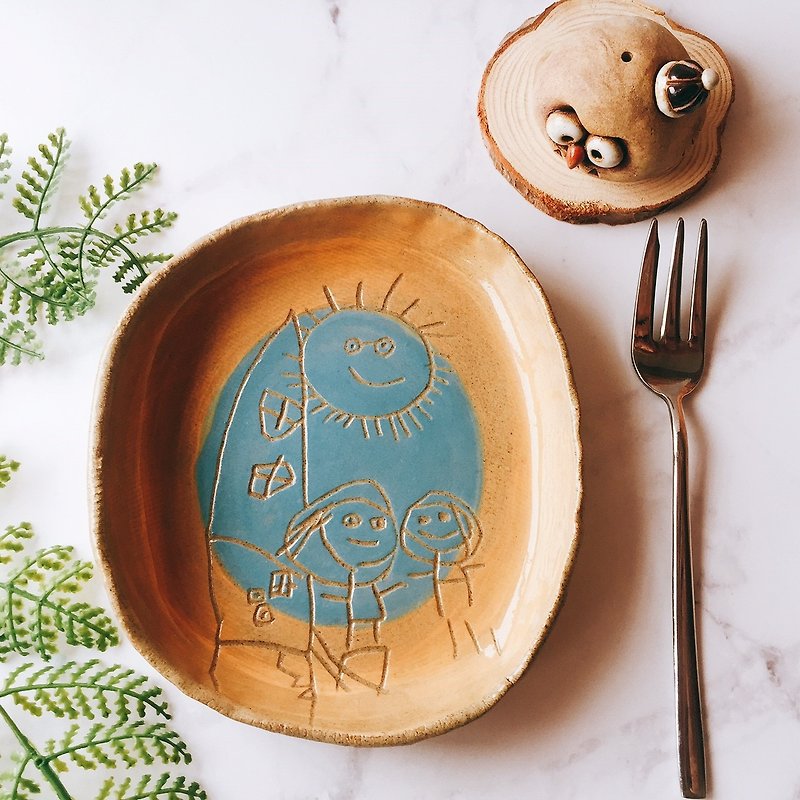 [Alien Planet] Hand-carved pottery plate x Eun Niu Who Yo 6-year-old girl hand-painted - จานเล็ก - ดินเผา สีเหลือง