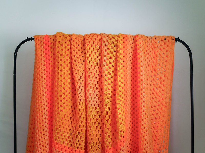 Orange Moon Hand Hook Basket Empty Bed Cover Warm Feeling Country Hand-woven Antique Color Universal Blanket Bed Cover Vintage - ผ้าห่ม - เส้นใยสังเคราะห์ สีส้ม