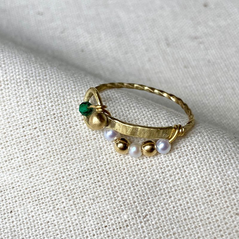 Laolin Groceries | Green Agate Pearl Design Ring - แหวนทั่วไป - โลหะ สีทอง