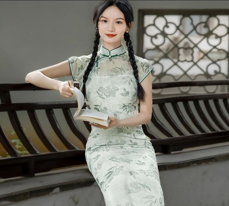 【Miduo】Republic of China retro style one-piece ancient style flat-cut slim-fitting shoulder-wrapped sleeve cheongsam - Qipao - Other Materials Green