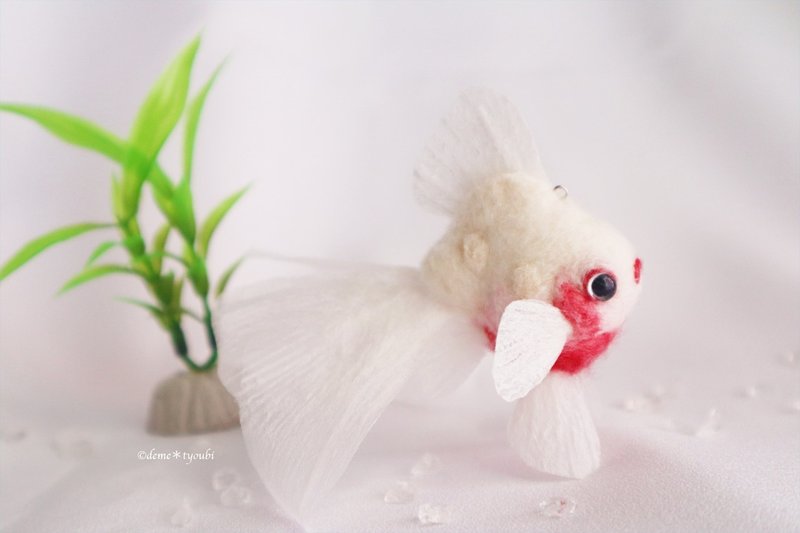 たゆたう金魚モビールS-白桜琉金- - 擺飾/家飾品 - 陶 白色