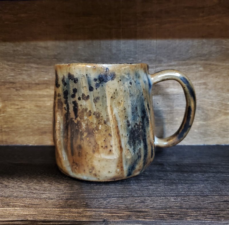 Wood-fired pottery mug/coffee cup/Shino glaze - แก้วมัค/แก้วกาแฟ - ดินเผา สีดำ