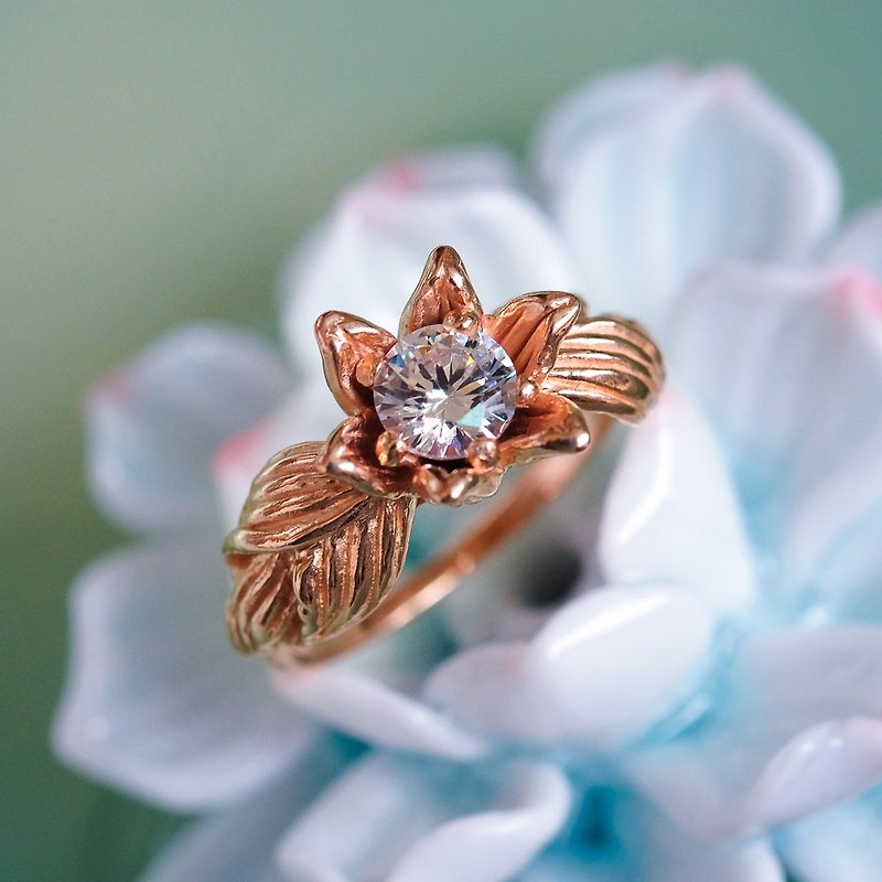 復古晶鑽花葉玫瑰晶戒指 925純銀飾 客製化戒圍 鑽色可換 - 戒指 - 其他金屬 粉紅色