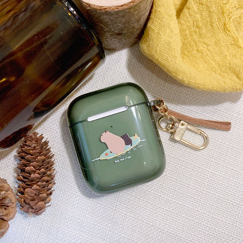 Airpods protective case | capybara king cat and other waves in the headphone case customized gift - ที่เก็บหูฟัง - วัสดุอื่นๆ 