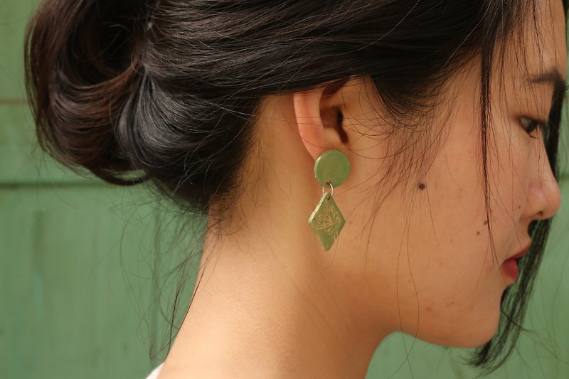 Ceramic green earrings - ต่างหู - ดินเผา สีเขียว