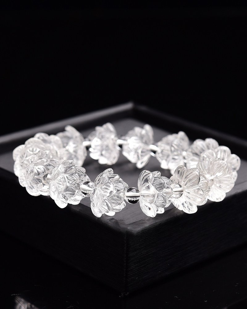 Pure natural white crystal lotus bracelet exquisitely carved crystals clean and praying for blessings and prosperity - สร้อยข้อมือ - คริสตัล 