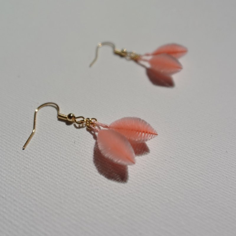 Xiang Fei’s earrings made from sustainable velvet flowers - Earrings & Clip-ons - Other Man-Made Fibers Pink