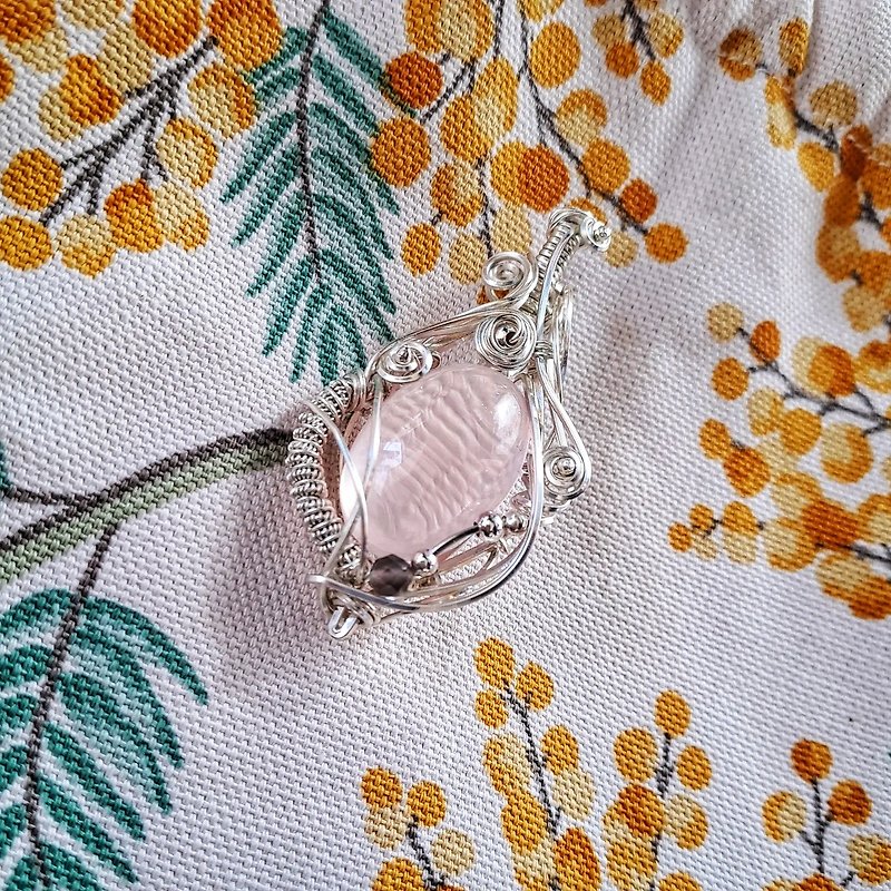 [Mountain Sleep] Minuet Rose Quartz Pendant - Necklaces - Crystal Pink