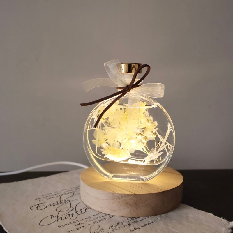 Cream yellow eternal flower floating flower night light graduates day valentine's day anniversary gift - โคมไฟ - พืช/ดอกไม้ หลากหลายสี