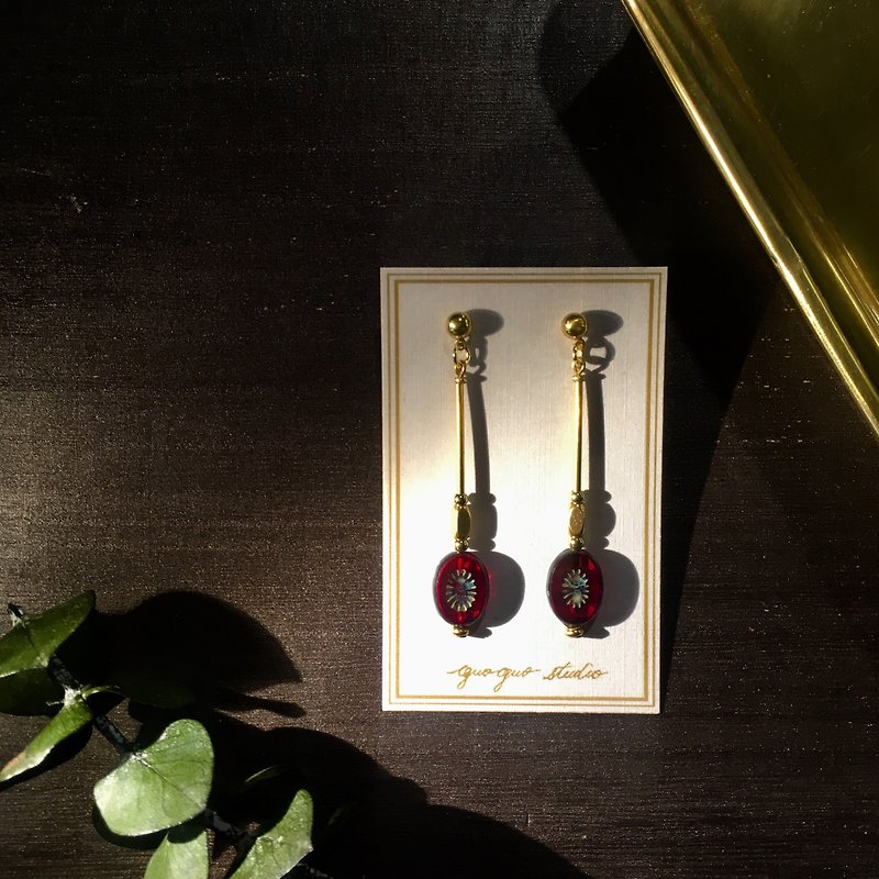 Transparent wine red glass earrings ear clip - ต่างหู - กระจกลาย สีแดง