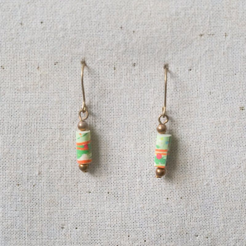[Small roll paper hand-made/paper art/jewelry] Flowers and plants small cylindrical earrings - ต่างหู - กระดาษ สีเขียว
