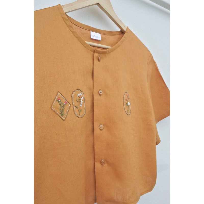 Embroidery | Linen | Round neck shirt, yellowish brown - 女上衣/長袖上衣 - 棉．麻 咖啡色