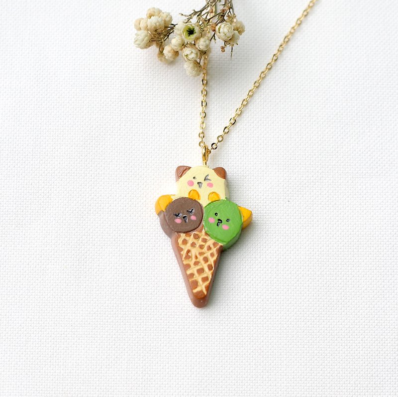 Handmade bear ice cream necklace - สร้อยคอ - ดินเหนียว สีเขียว