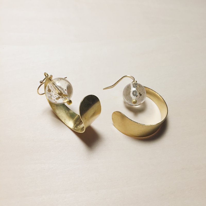 Retro stereo C circle inkjet bead earrings - ต่างหู - ทองแดงทองเหลือง สีทอง