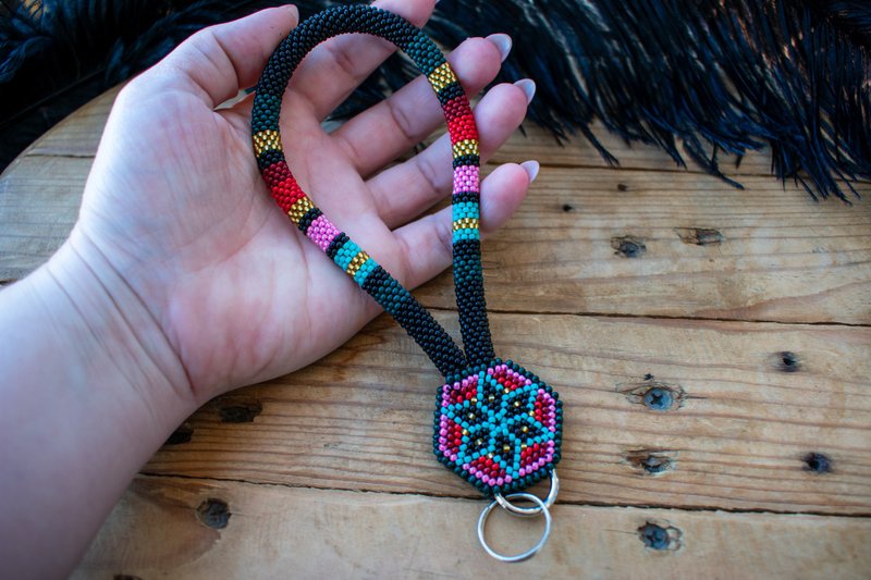 Wrist keychain Beaded lanyard Bracelet keychain Short lanyard Black key chain - 鑰匙圈/鑰匙包 - 其他材質 黑色