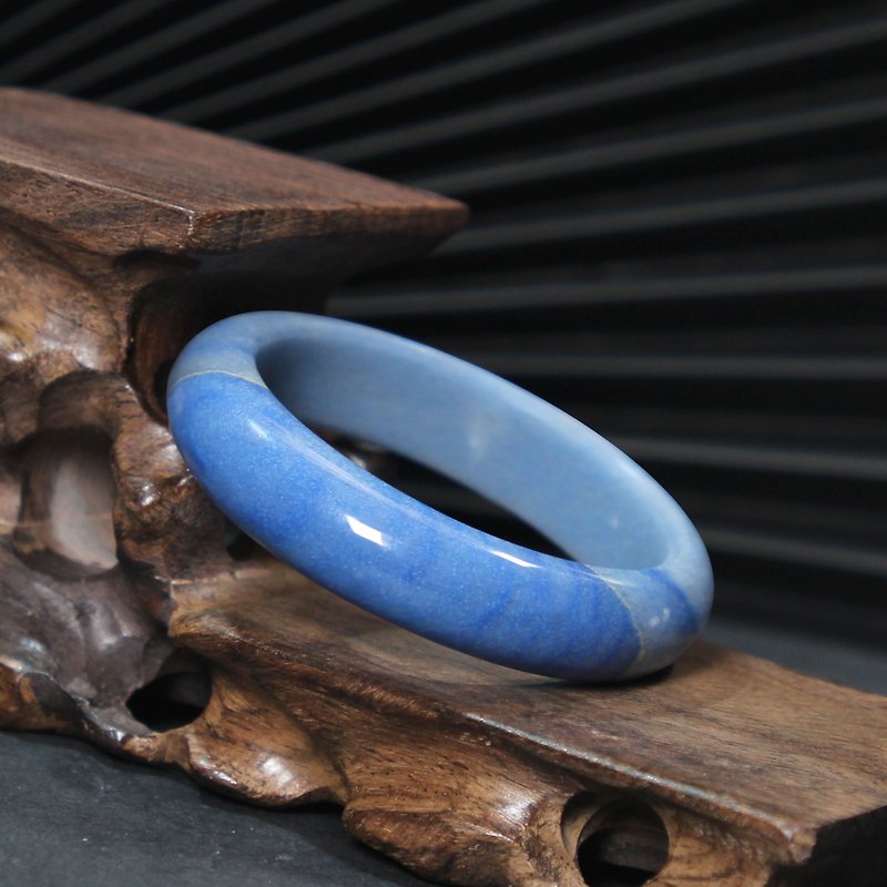 藍線石手鐲59MM莫蘭迪色系霧霾藍帶金線女手環 氣質款 顯手白 - 手鍊/手鐲 - 半寶石 藍色