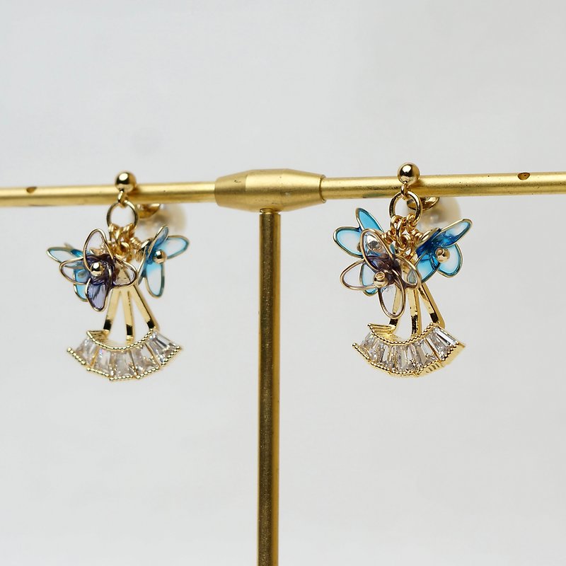 Resin earrings - flower dancer (dark gray blue) - spot 1 pair - ต่างหู - เรซิน สีน้ำเงิน