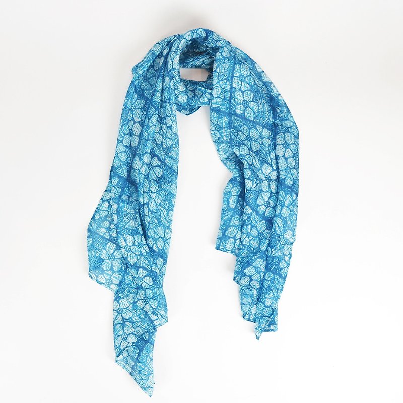 Tabi Silk 手織絲圍巾＿藍天白雲＿公平貿易 - 絲巾 - 絲．絹 藍色