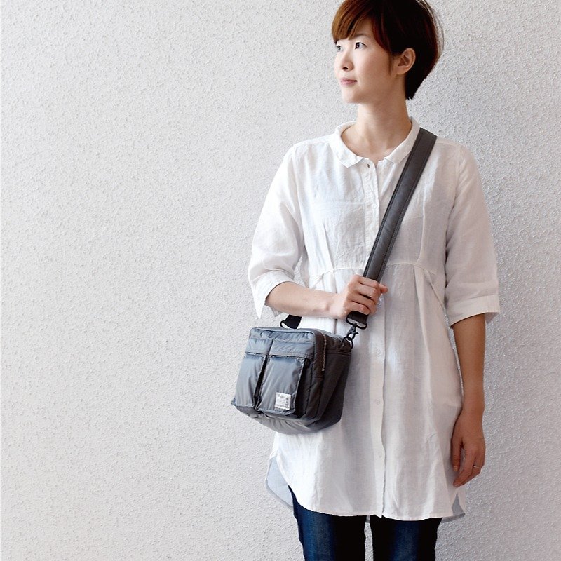 Boeffies Soft Feel Classic Lightweight Side Crossbody Bag-Star Blossom Grey Shoulder Bag - กระเป๋าแมสเซนเจอร์ - ไนลอน สีเทา