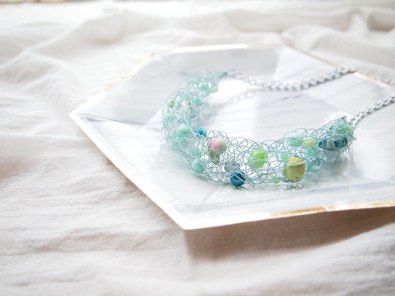 Fresh white force of hand-woven Bronze wire and chain, with blue and green beads items N125 - Necklaces - Other Metals Blue