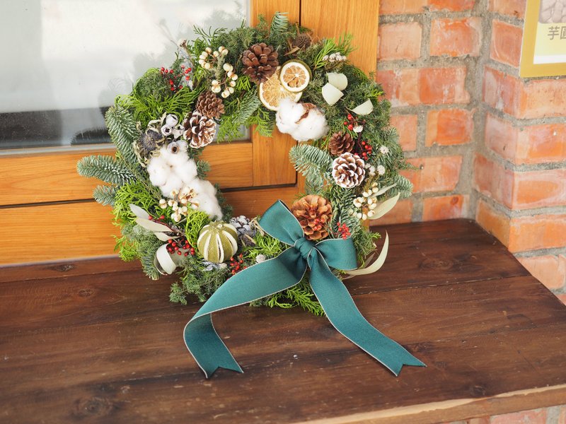 Cedar Nobel Pine Christmas Wreath - ช่อดอกไม้แห้ง - พืช/ดอกไม้ หลากหลายสี