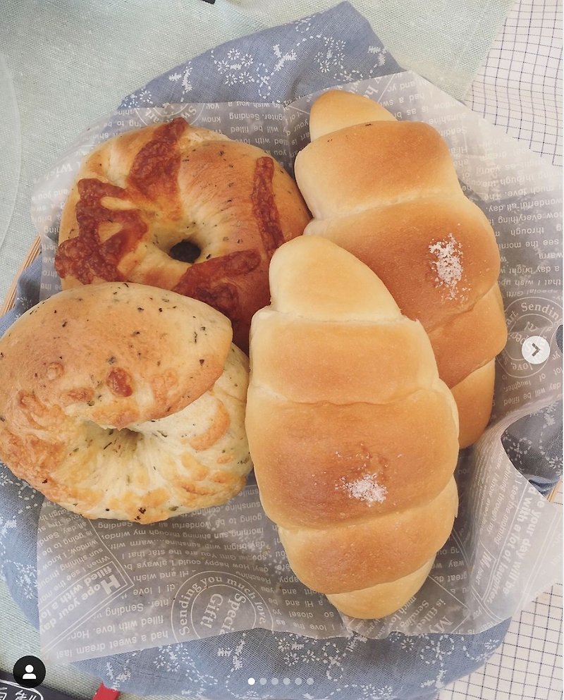 【ㄉㄧㄢˇㄉㄧㄢ】Sea Salt Butter Roll and Mixed Bagels - ขนมปัง - อาหารสด สีส้ม