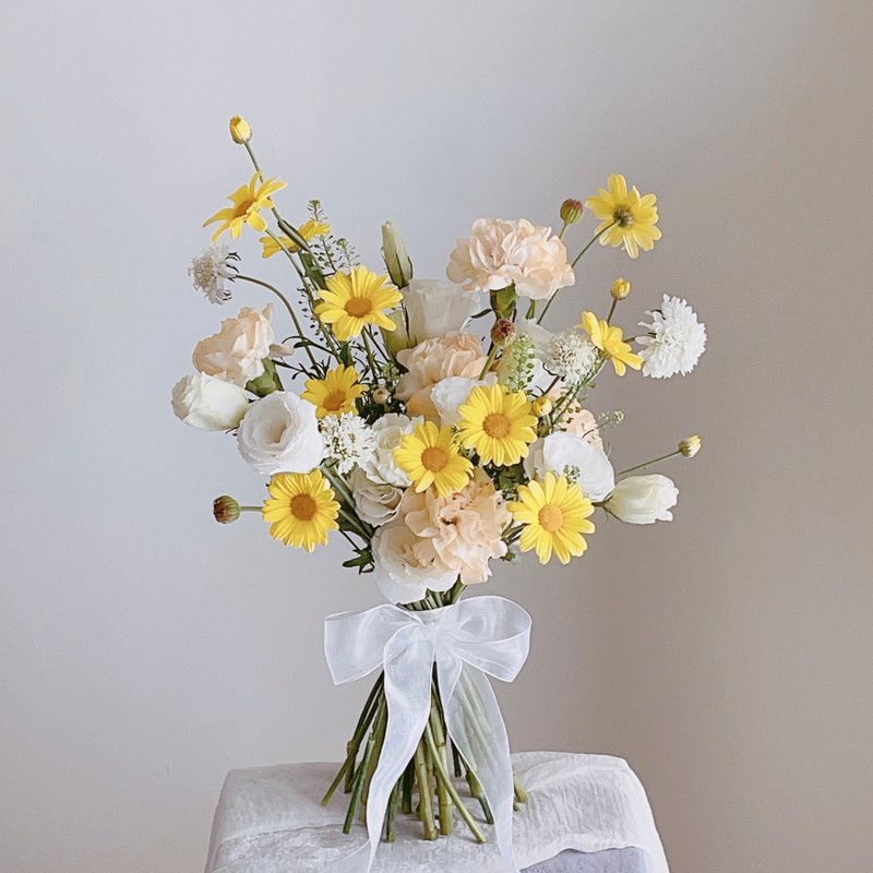 【Flowers】Yellow light orange Korean flower bouquet - อื่นๆ - พืช/ดอกไม้ สีเหลือง