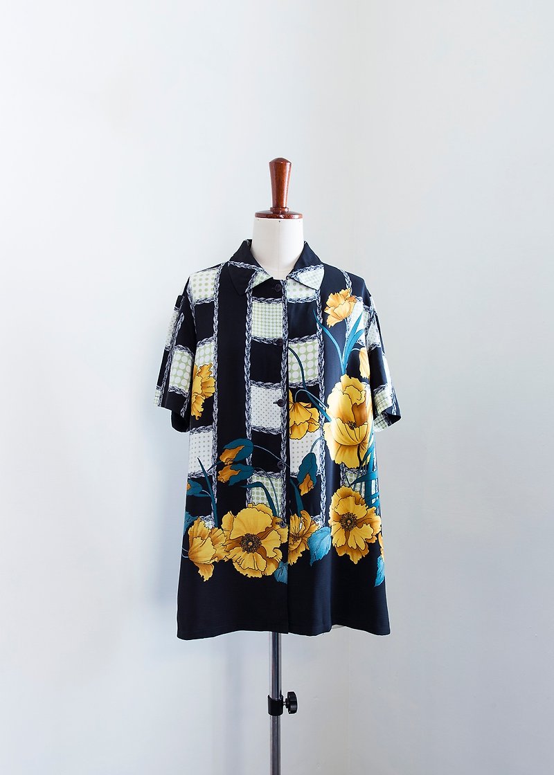 Banana Flyin Vintage Vintage Vintage Short Sleeve Flower Shirt - เสื้อผู้หญิง - วัสดุอื่นๆ 