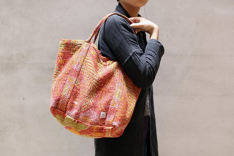 Chahat India Kantha embroidery dyeing bag _ orange line - กระเป๋าถือ - ผ้าฝ้าย/ผ้าลินิน สีส้ม