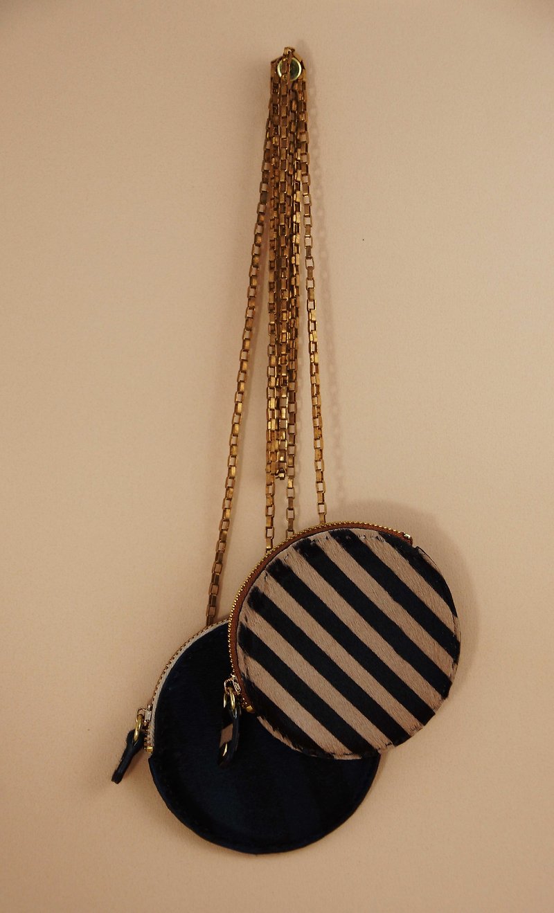 Chain me necklace small purse (Brown stripe) - กระเป๋าใส่เหรียญ - หนังแท้ สีเขียว