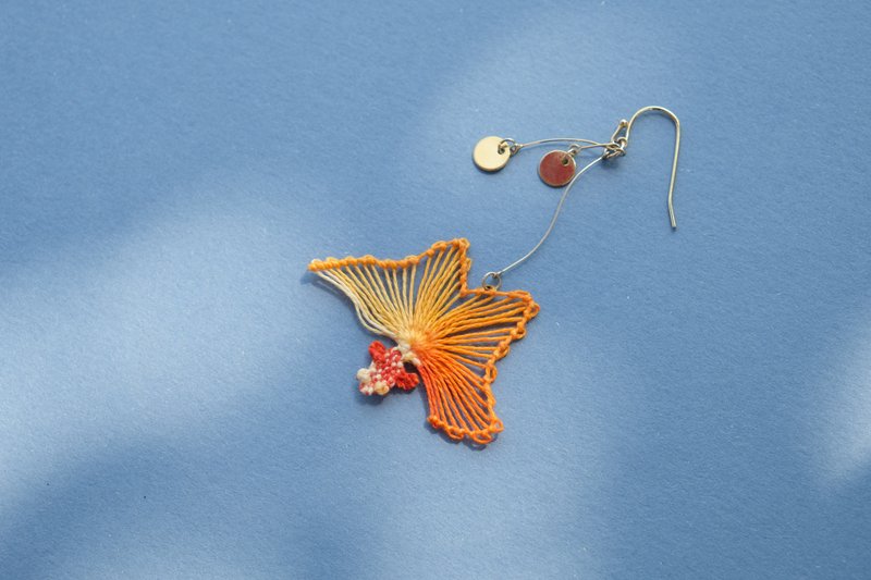 金魚花縷空刺繡耳環 /成對販售 - 耳環/耳夾/耳骨夾 - 繡線 橘色