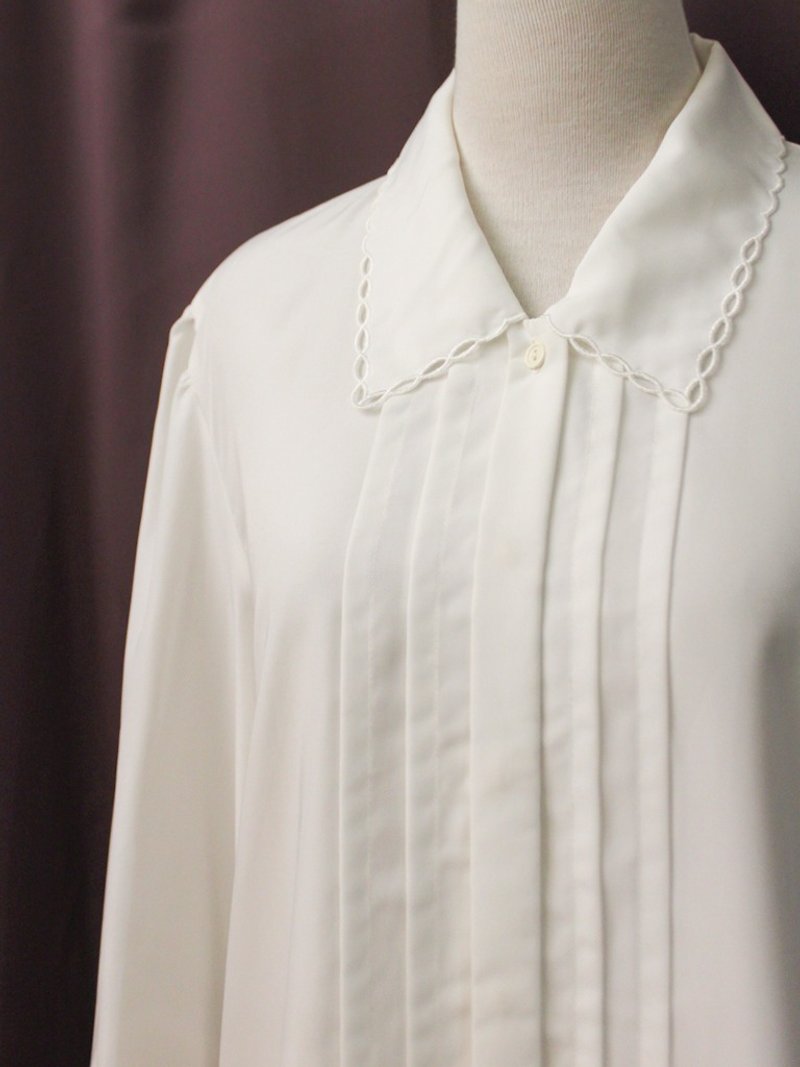 復古日本製典雅花邊翻領白色長袖古著襯衫 Vintage Blouse - 恤衫 - 聚酯纖維 白色