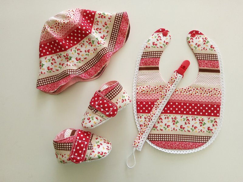 小草莓彌月禮物組 嬰兒鞋+嬰兒帽+圍兜+奶嘴夾 - 彌月禮盒 - 棉．麻 紅色