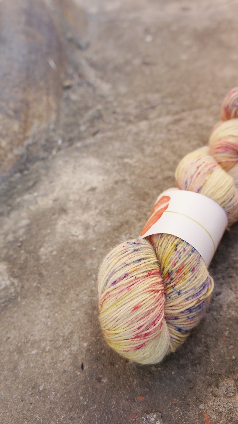 Hand dyed thread. Yellow Grit-(Blue Sheep + Nylon-7525) - Knitting, Embroidery, Felted Wool & Sewing - Wool 