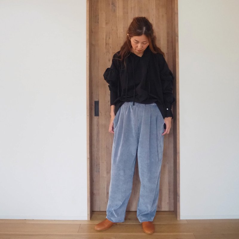 【Pre-order】Gathered Sleeve Cotton Blouse / Black - 女襯衫 - 棉．麻 黑色