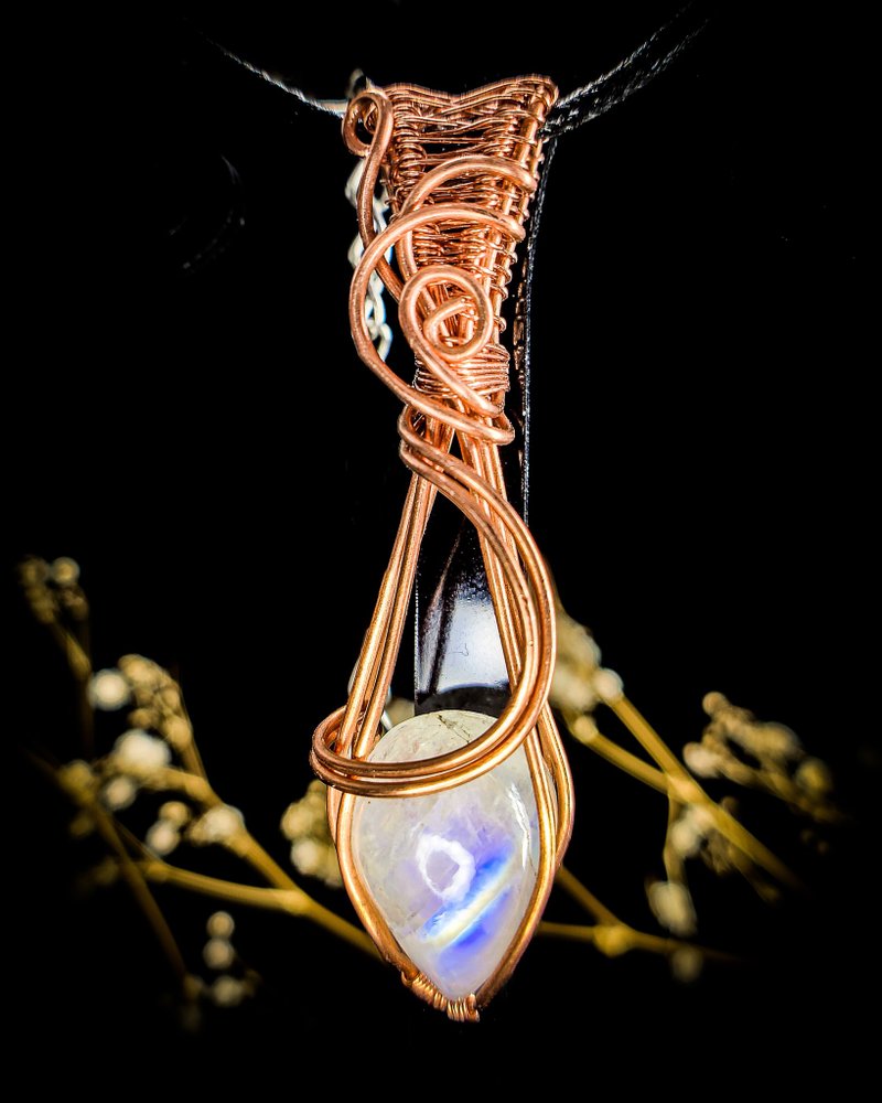 【A Hint of Blue Aura】Metal Wire Wrapped Blue Moonstone Necklace - สร้อยคอ - คริสตัล ขาว