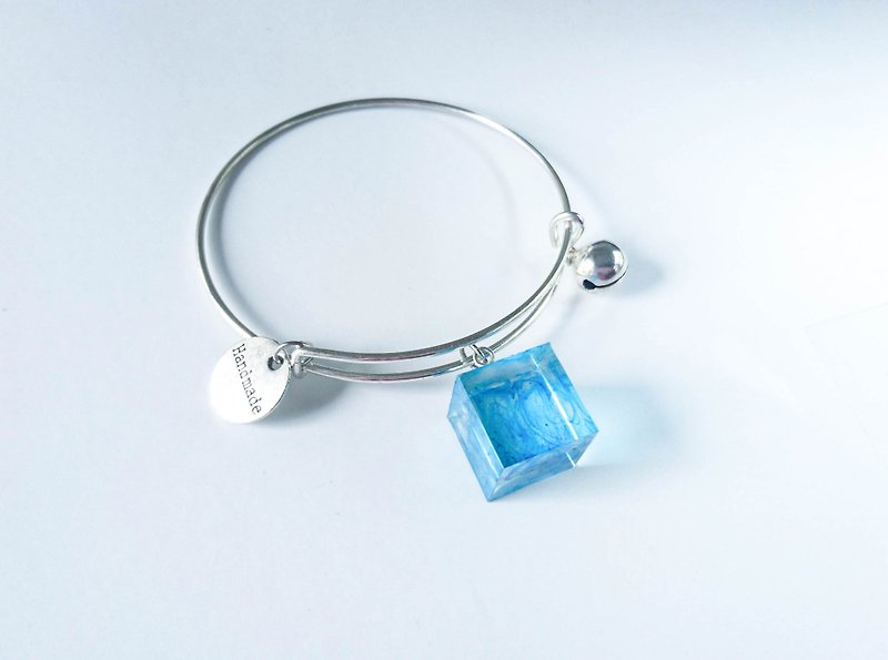 Epoxy cube blue fog adjustable bracelet - สร้อยข้อมือ - โลหะ สีน้ำเงิน