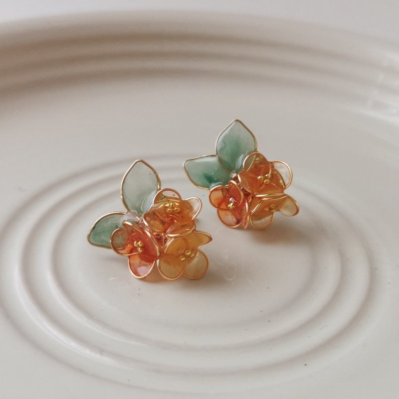 [Veverka] Mini Hydrangea Resin Earrings Flower Drop Glue Flowers Hydrangea Gifts - Earrings & Clip-ons - Resin Multicolor