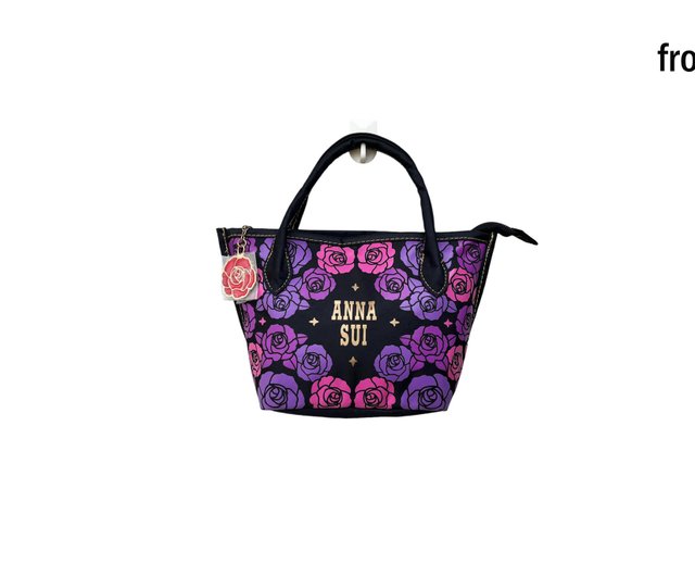 ナイロン生地を使用した「ANNA SUI」のヴィンテージデッド ナイロン生地を使用した「ANNA SUI」のヴィンテージデッド