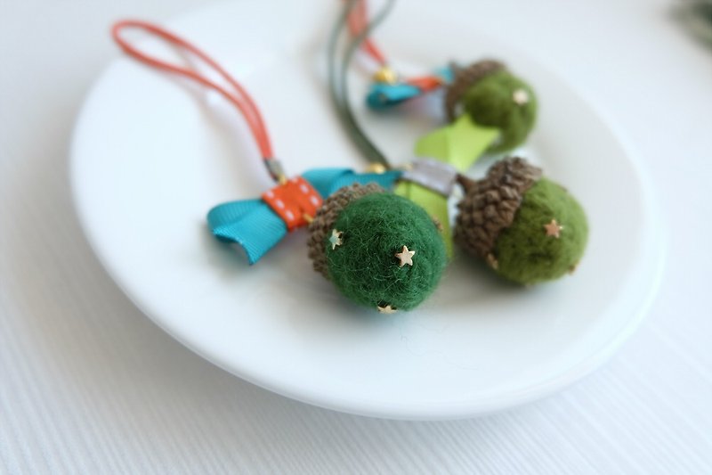 sleeping original handmade [small hazelnut] ornaments - Charms - Wool Green