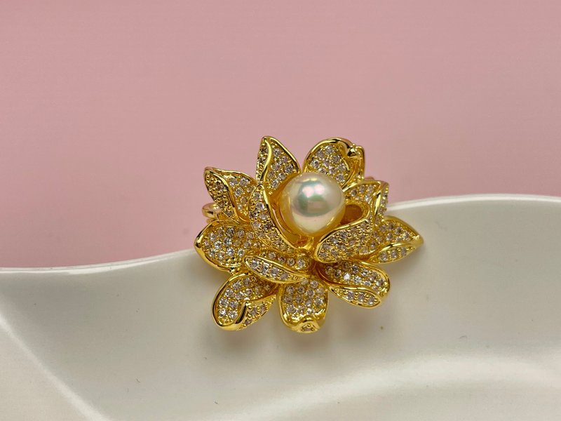 Peony natural seawater pearl akoya brooch - เข็มกลัด - ไข่มุก ขาว