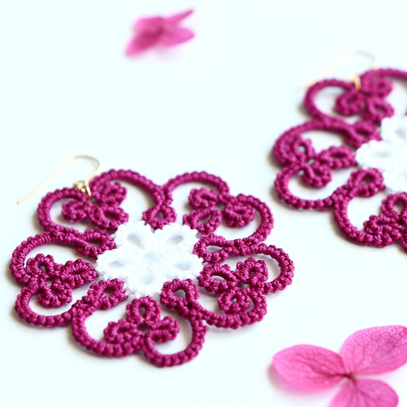 Tatting lace flower pierced earrings red-14 kgf - Earrings & Clip-ons - Cotton & Hemp Red