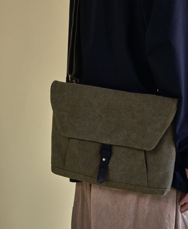 Heavy Canvas Rustic Natural Laptop Bag Small Object Storage Two-in-One Portable / Side Back Olive Green - Other - Cotton & Hemp Green