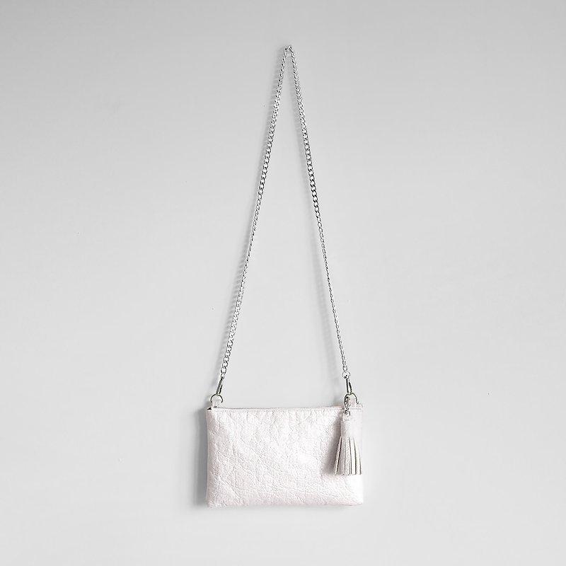 BLAKE Crossbody Bag - Pearl (Piñatex/Sustainable/Vegan/Cruelty-free) - กระเป๋าแมสเซนเจอร์ - วัสดุอีโค ขาว