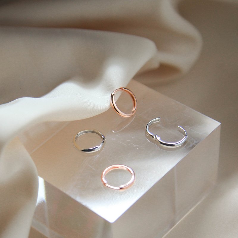 Open and close small hoop earrings | Simple sterling silver | Two colors are available. Sleepable - ต่างหู - เงินแท้ สีเงิน